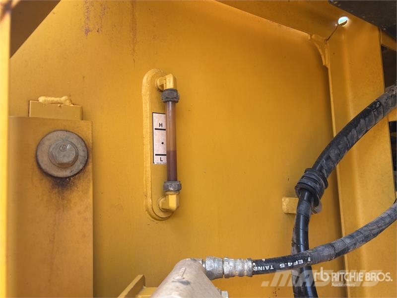 Komatsu PC300LC-8M0 Tracked Excavator Roomikekskavaatorid