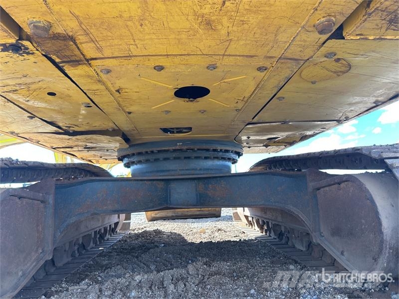 Komatsu PC300LC-8M0 Tracked Excavator Lánctalpas kotrók