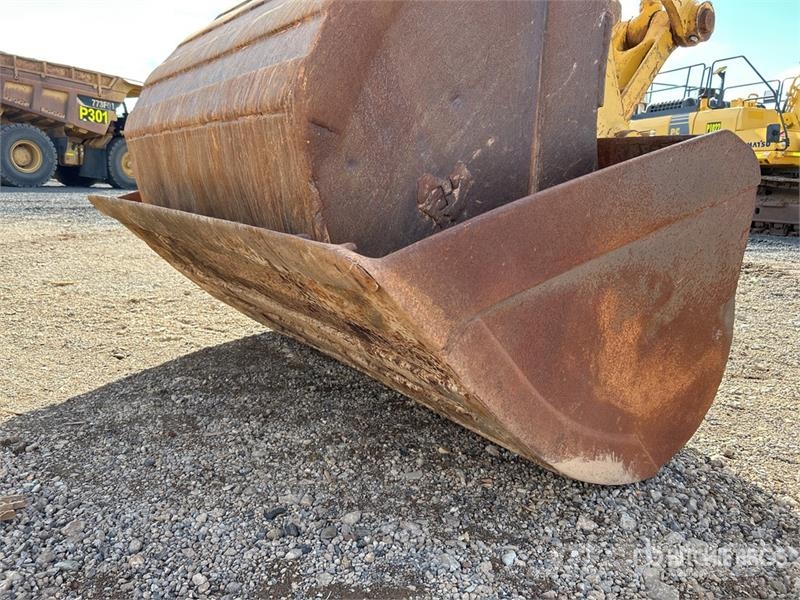 Komatsu PC300LC-8M0 Tracked Excavator Roomikekskavaatorid