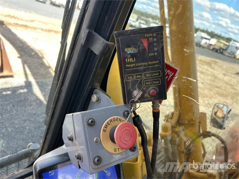 Komatsu PC300LC-8M0 Tracked Excavator Roomikekskavaatorid
