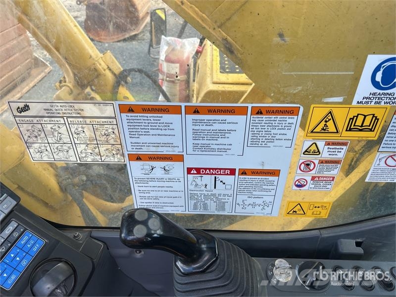 Komatsu PC300LC-8M0 Tracked Excavator Bageri guseničari