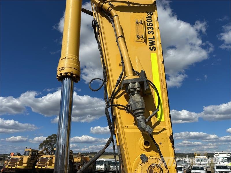 Komatsu PC300LC-8M0 Tracked Excavator Lánctalpas kotrók