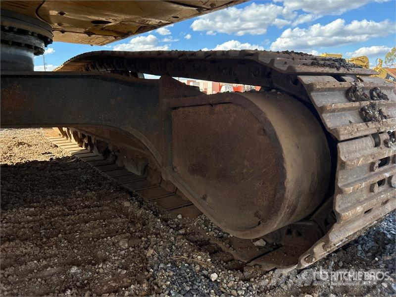 Komatsu PC300LC-8M0 Tracked Excavator Lánctalpas kotrók