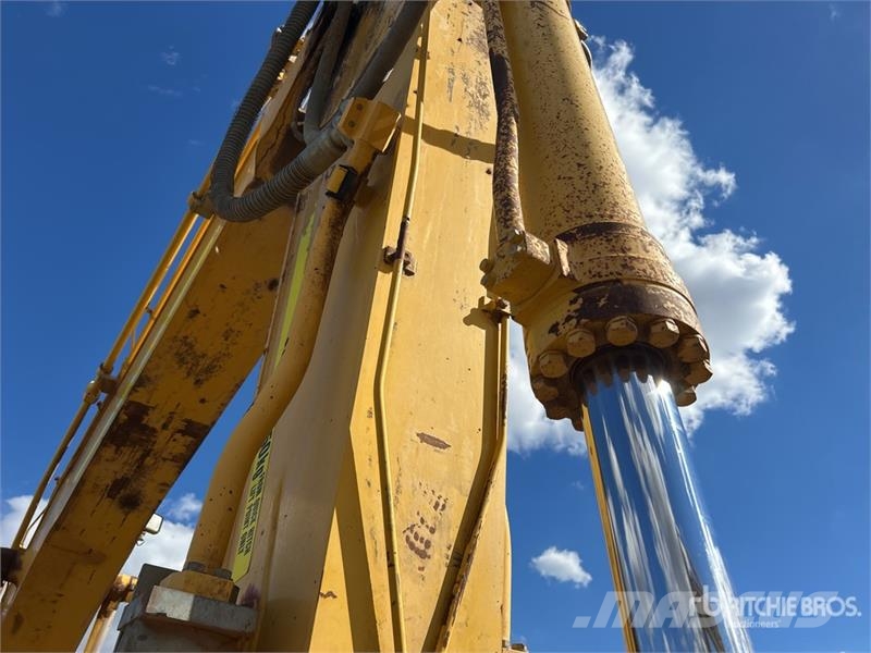 Komatsu PC300LC-8M0 Tracked Excavator Roomikekskavaatorid