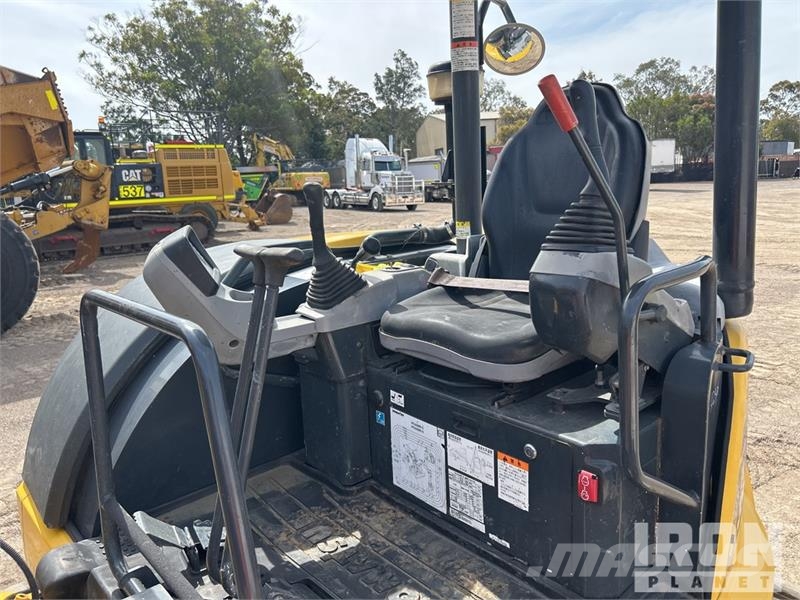 Komatsu PC55MR-5 حفارات صغيرة أقل من 7 طن (حفارات صغيرة)