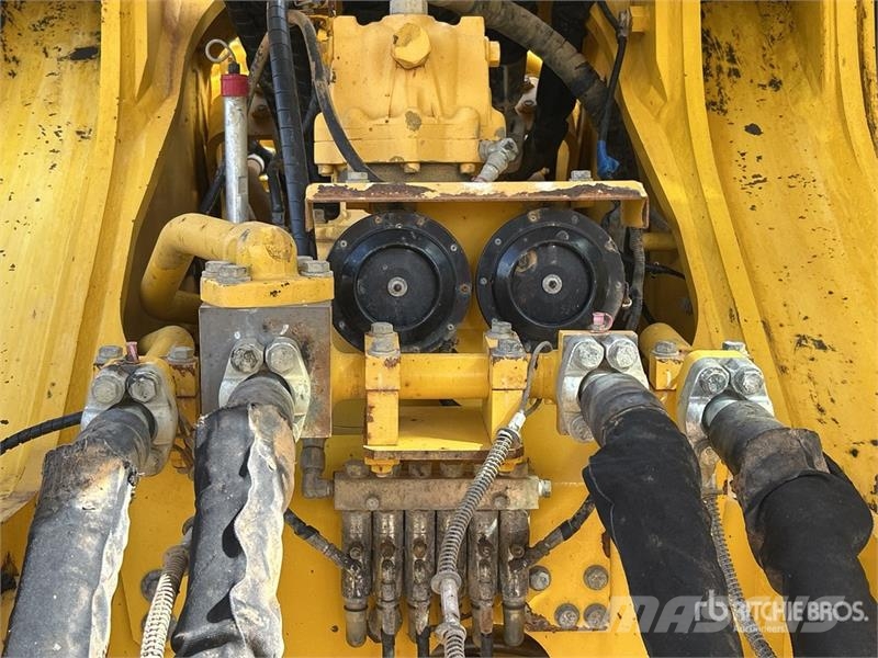 Komatsu PC850-8E0 Tracked Excavator Crawler excavators
