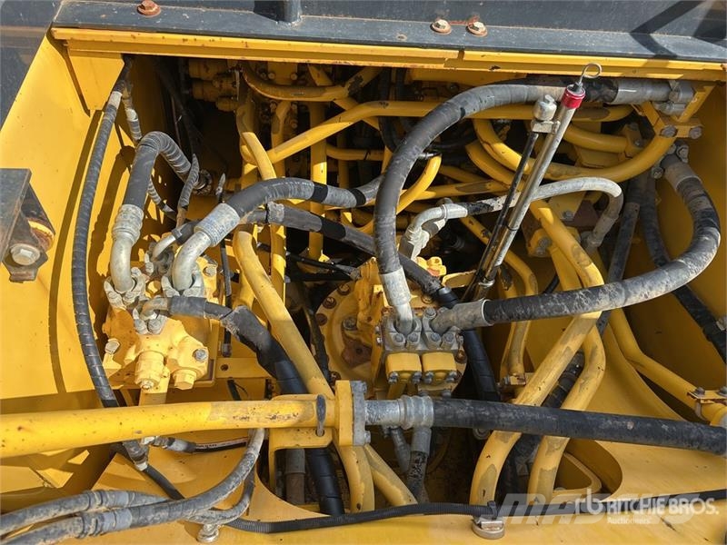 Komatsu PC850-8E0 Tracked Excavator Crawler excavators