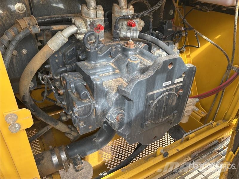 Komatsu PC850-8E0 Tracked Excavator Crawler excavators