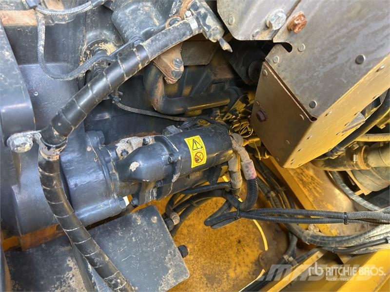 Komatsu PC850-8E0 Tracked Excavator Crawler excavators