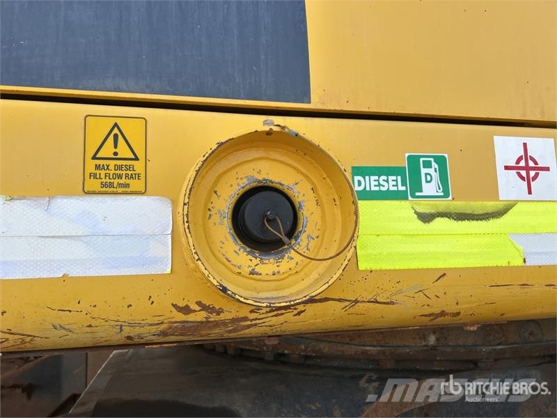 Komatsu PC850-8E0 Tracked Excavator Crawler excavators