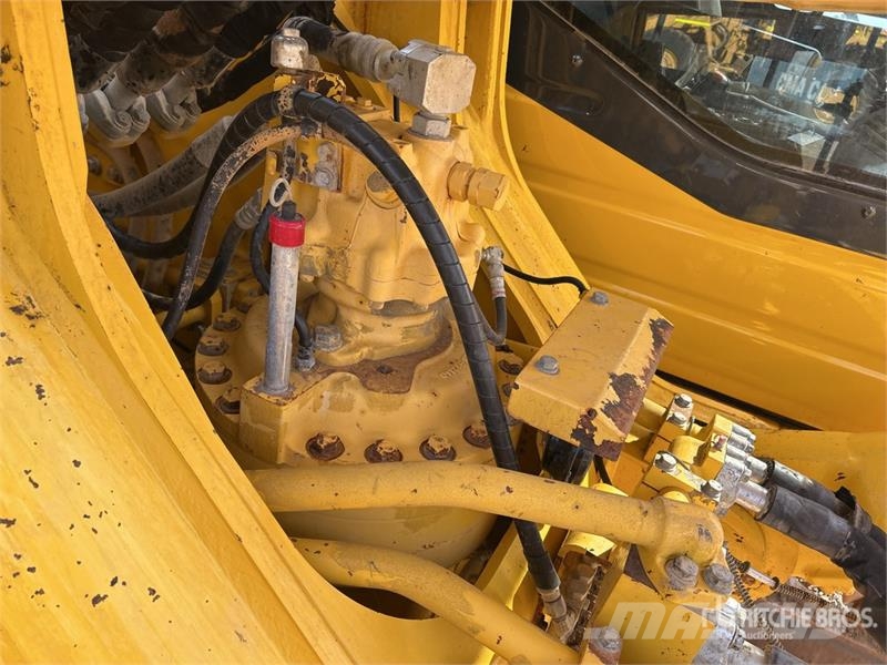 Komatsu PC850-8E0 Tracked Excavator Crawler excavators