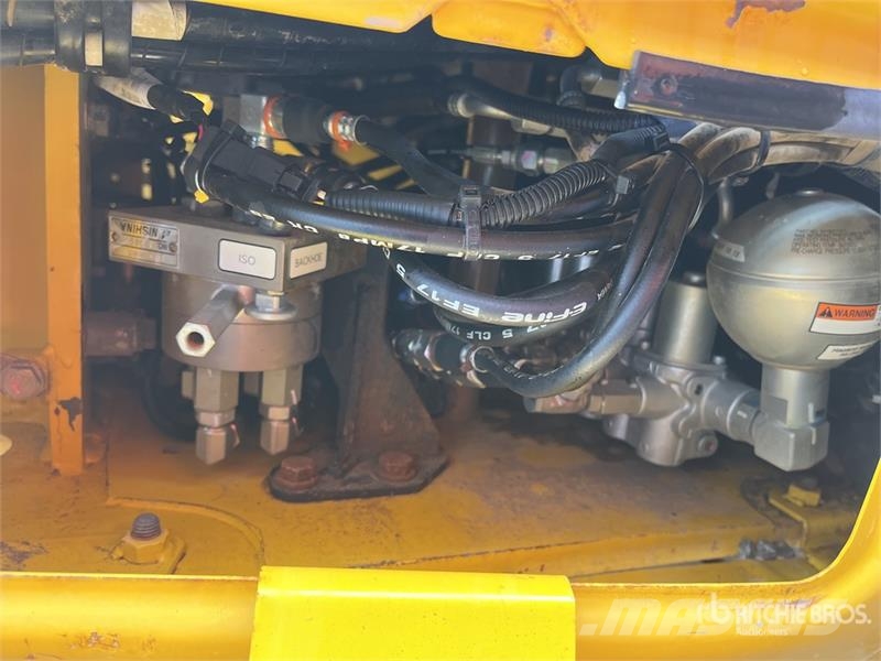 Komatsu PC88MR-8 Tracked Excavator Crawler excavators