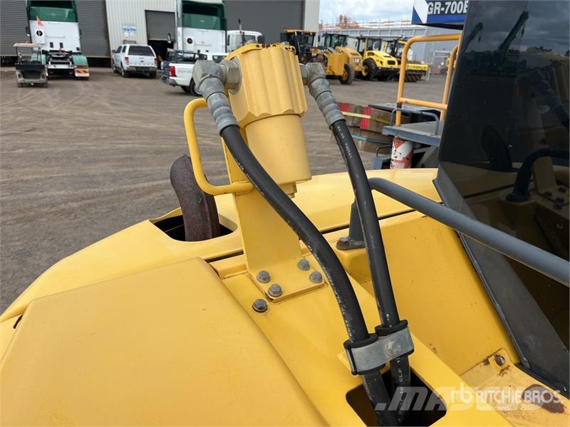 Komatsu PC88MR-8 Tracked Excavator Crawler excavators