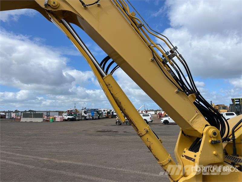 Komatsu PC88MR-8 Tracked Excavator Crawler excavators