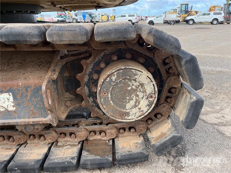 Komatsu PC88MR-8 Tracked Excavator Crawler excavators