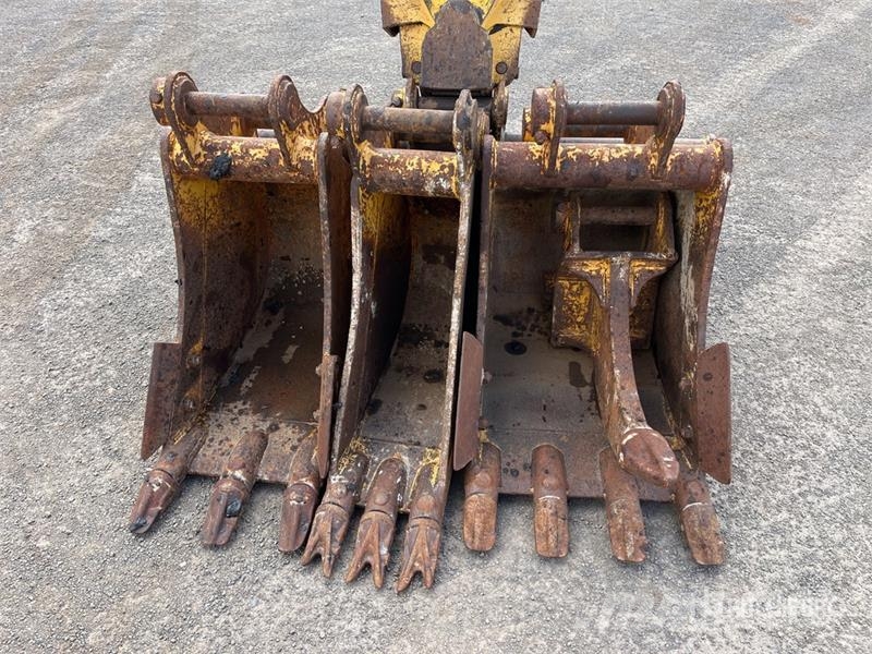 Komatsu PC88MR-8 Tracked Excavator Crawler excavators