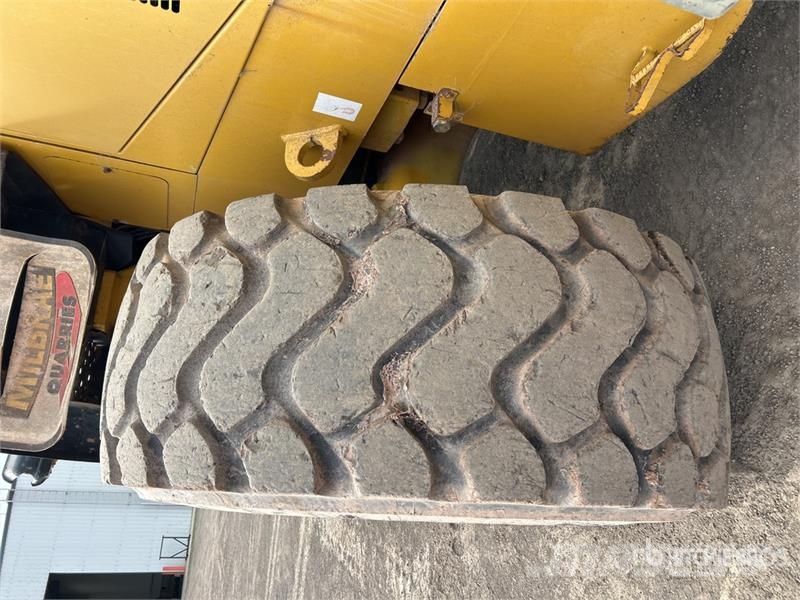 Komatsu WA470-3 Wheel Loader Utovarivači na kotačima