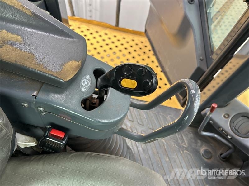 Komatsu WA600-6 輪胎式裝載機