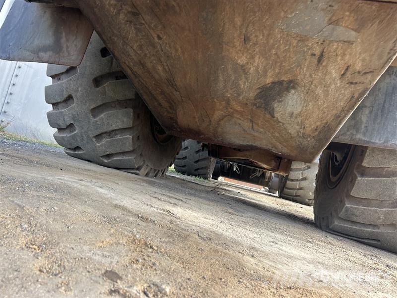 Komatsu WA600-6 輪胎式裝載機