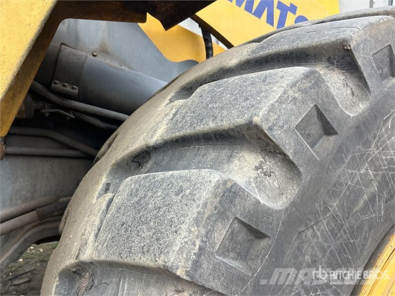 Komatsu WA600-6 輪胎式裝載機