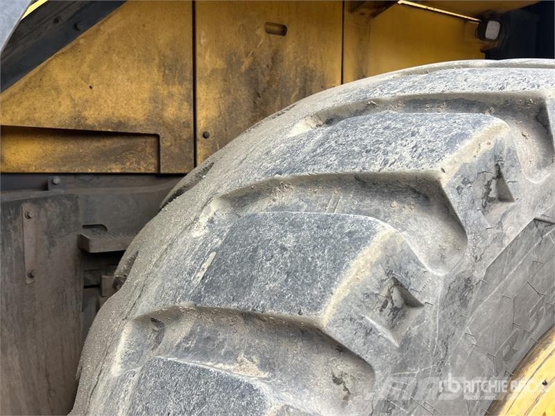 Komatsu WA600-6 輪胎式裝載機