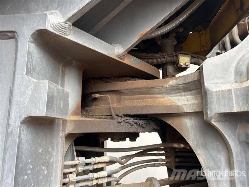 Komatsu WA600-6 輪胎式裝載機