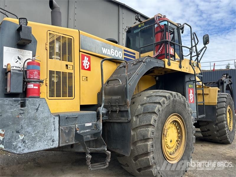 Komatsu WA600-6 輪胎式裝載機