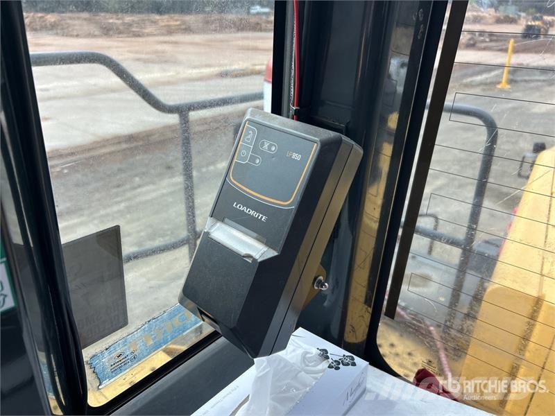 Komatsu WA600-6 輪胎式裝載機