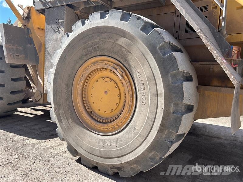 Komatsu WA700-3 Wheel Loader Wheel loaders