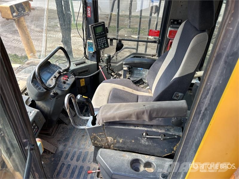 Komatsu WA700-3 Wheel Loader Wheel loaders