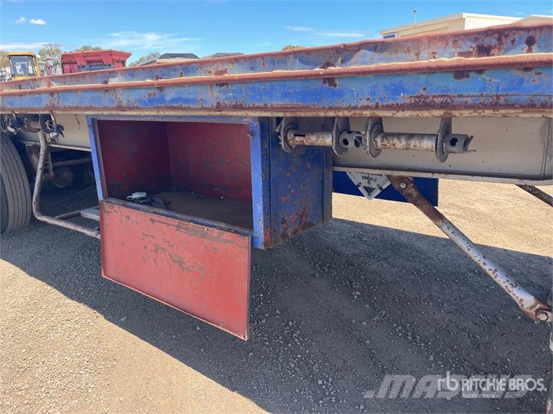  Krueger 12.2 m Tri/A Flatbed Trailer مقطوروات مسطحة/مفصلية الجوانب