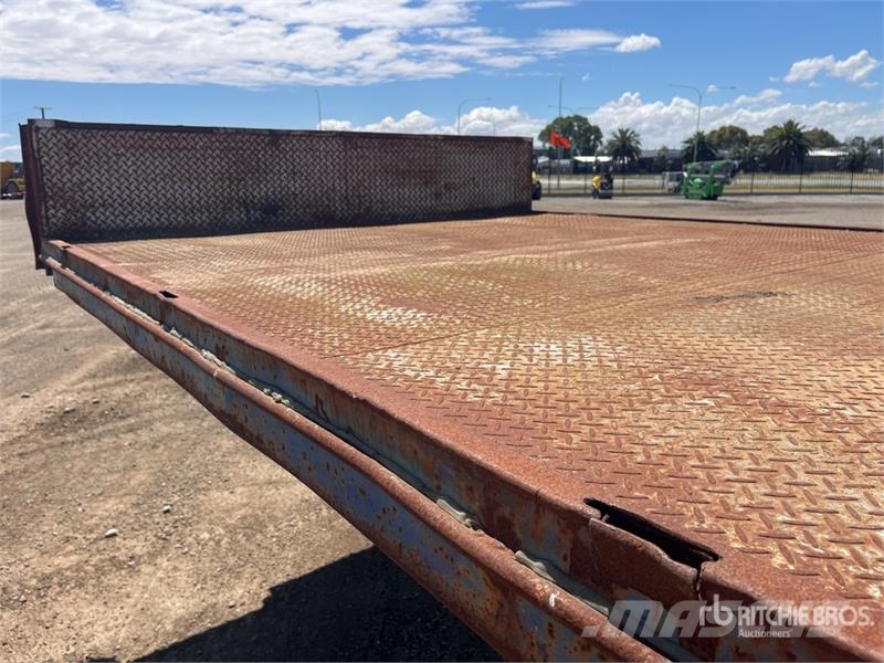  Krueger 12.2 m Tri/A Flatbed Trailer مقطوروات مسطحة/مفصلية الجوانب