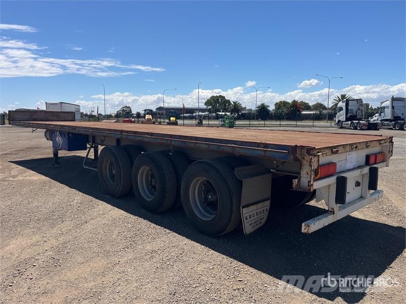  Krueger 12.2 m Tri/A Flatbed Trailer مقطوروات مسطحة/مفصلية الجوانب