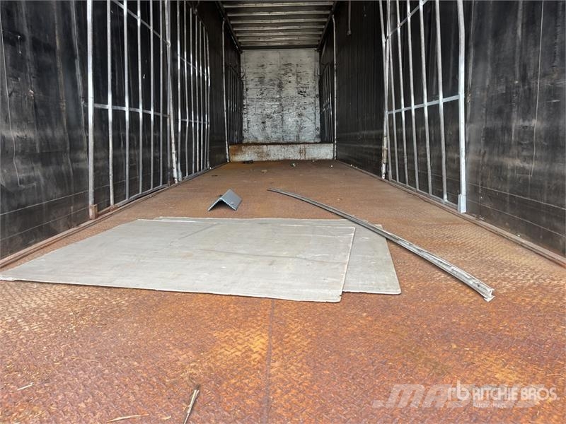 Krueger 13.3 m Tri/A Curtain Side Trailer Ponyvás pótkocsik