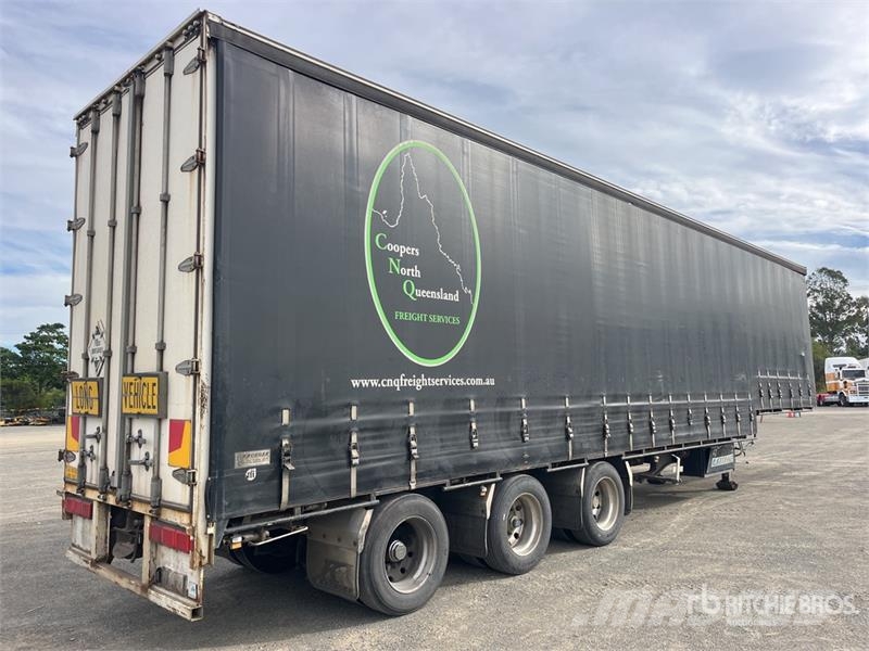 Krueger 13.3 m Tri/A Curtain Side Trailer Ponyvás pótkocsik