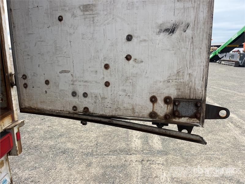 Krueger 13.3 m Tri/A Curtain Side Trailer Ponyvás pótkocsik
