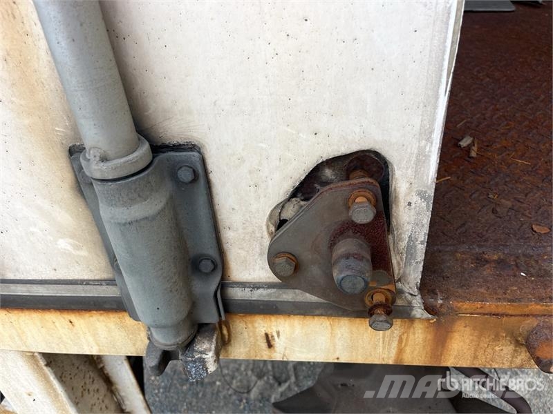 Krueger 13.3 m Tri/A Curtain Side Trailer Ponyvás pótkocsik