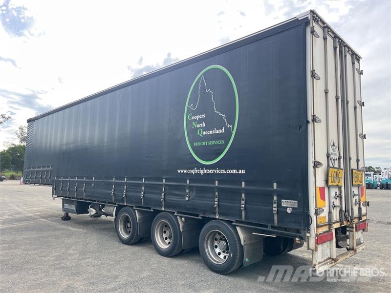 Krueger 13.3 m Tri/A Curtain Side Trailer Ponyvás pótkocsik