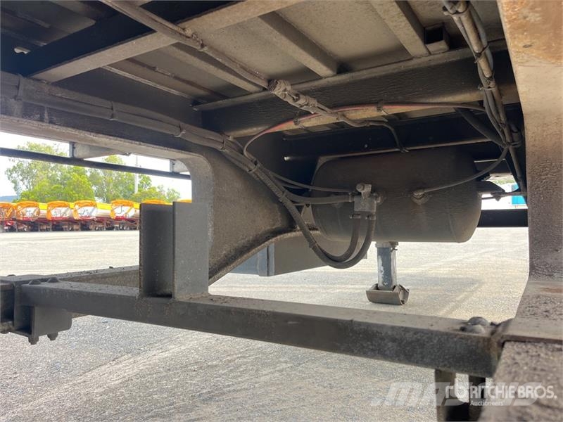 Krueger 13.3 m Tri/A Curtain Side Trailer Ponyvás pótkocsik
