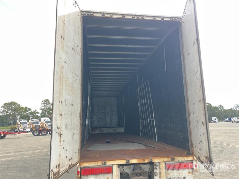 Krueger 13.3 m Tri/A Curtain Side Trailer Ponyvás pótkocsik
