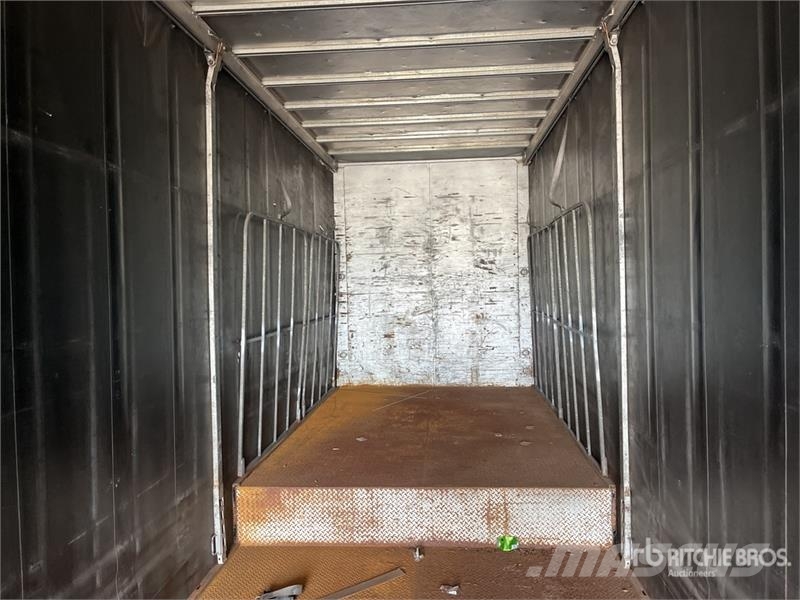 Krueger 13.3 m Tri/A Curtain Side Trailer Ponyvás pótkocsik