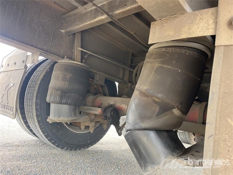Krueger 13.3 m Tri/A Curtain Side Trailer Ponyvás pótkocsik