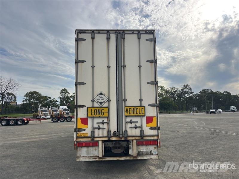 Krueger 13.3 m Tri/A Curtain Side Trailer Ponyvás pótkocsik
