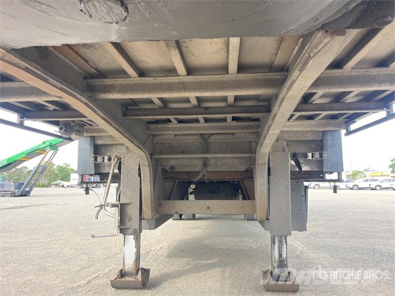 Krueger 13.3 m Tri/A Curtain Side Trailer Ponyvás pótkocsik