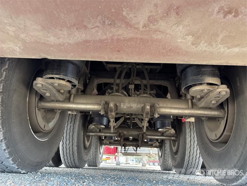 Krueger 13.6 m Tri/A Flatbed Trailer Lavaperävaunut