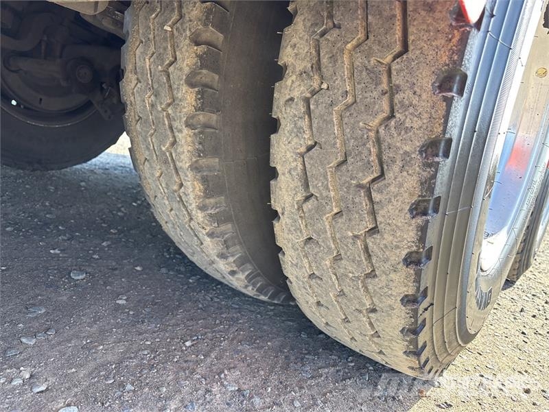  Krueger 13.6 m Tri/A Flatbed Trailer Lavaperävaunut