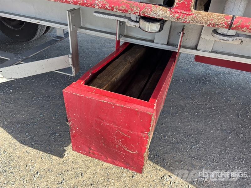  Krueger 13.6 m Tri/A Flatbed Trailer Lavaperävaunut