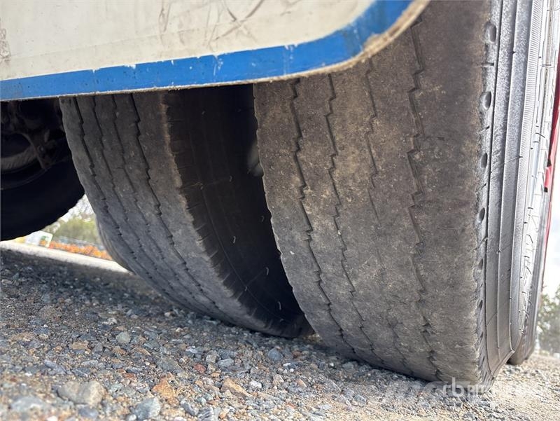  Krueger 13.6 m Tri/A Flatbed Trailer Lavaperävaunut