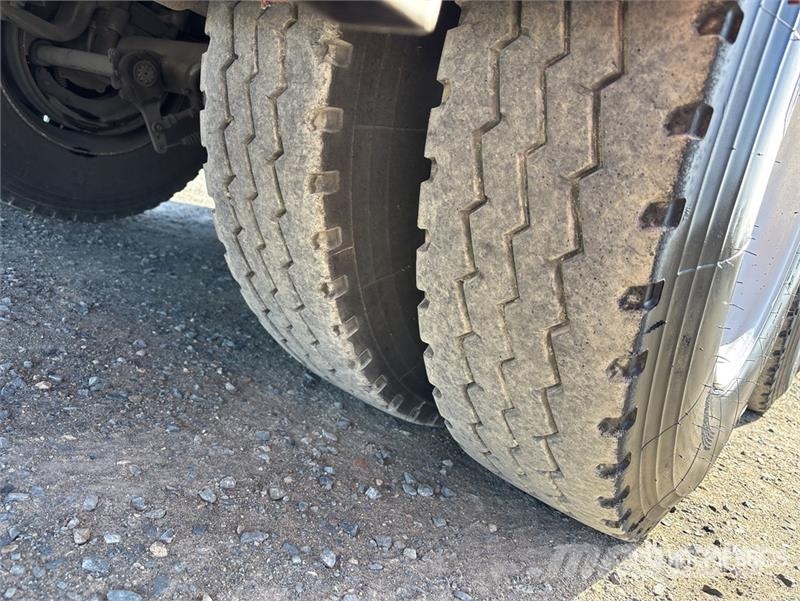  Krueger 13.6 m Tri/A Flatbed Trailer Lavaperävaunut