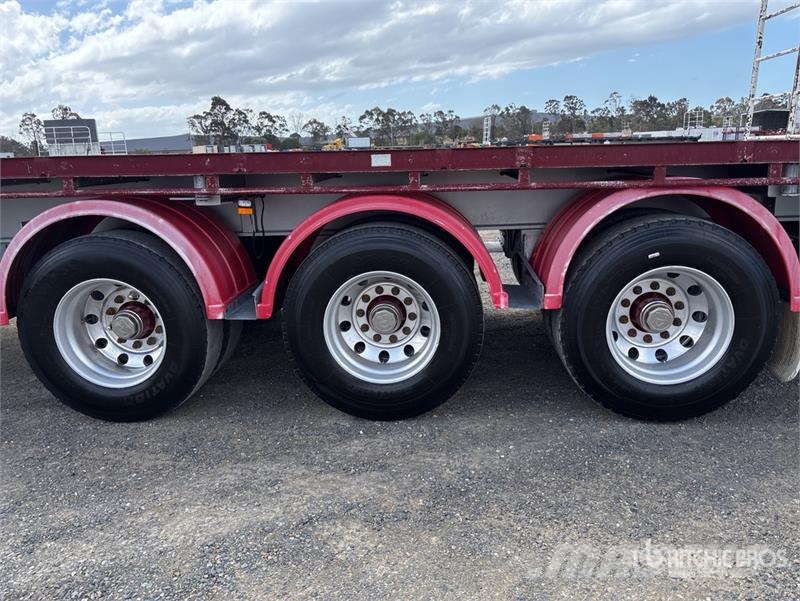  Krueger 13.6 m Tri/A Flatbed Trailer Lavaperävaunut